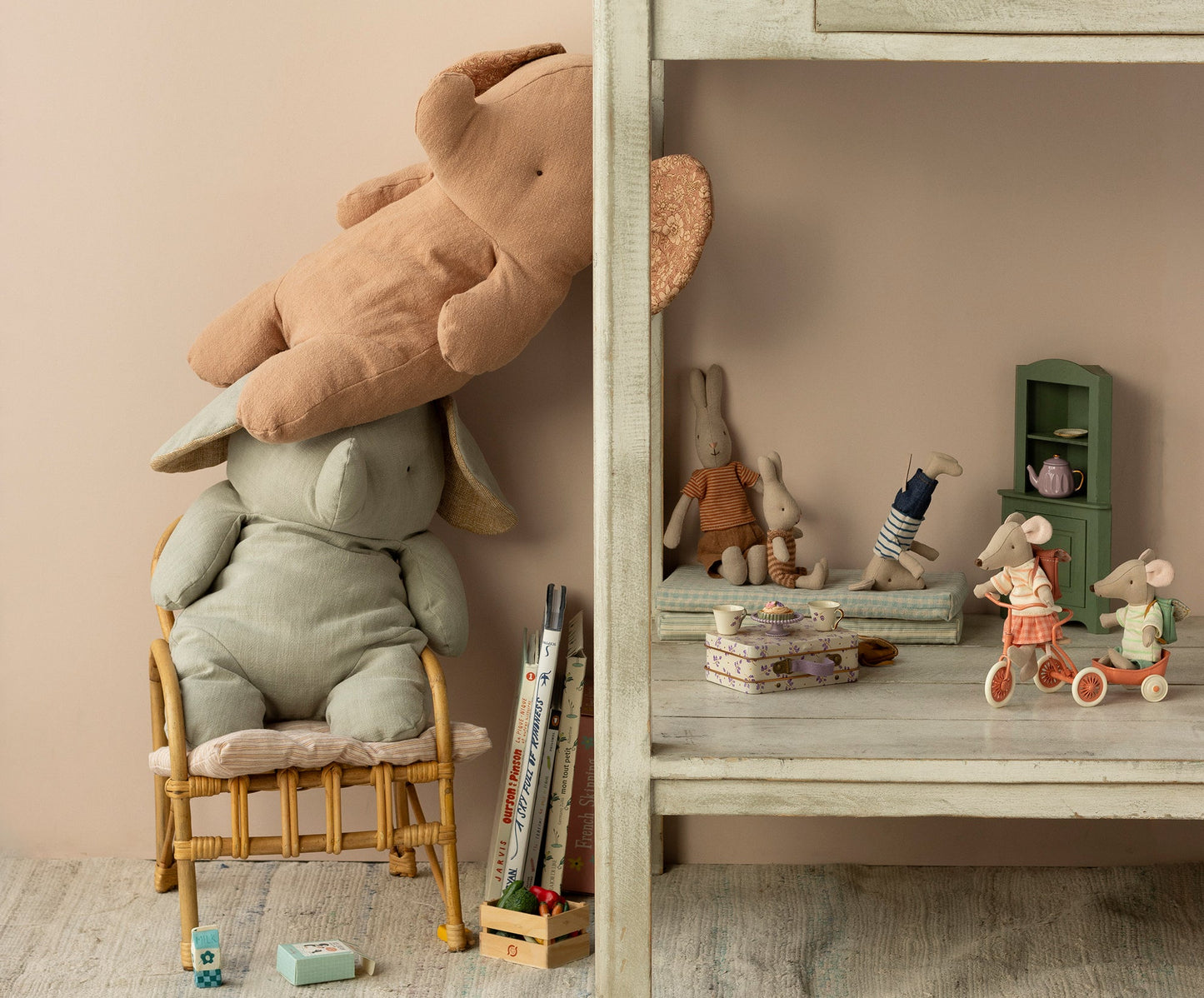 Safari Friends - Grey Medium Elephant