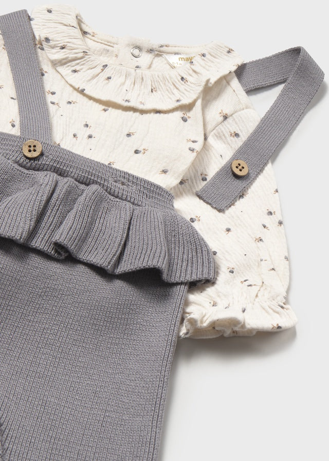 Frilly Top and Gray Pants Set 2516