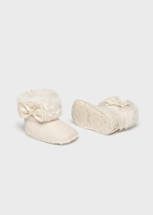 Fuzzy Bow Boots 9163